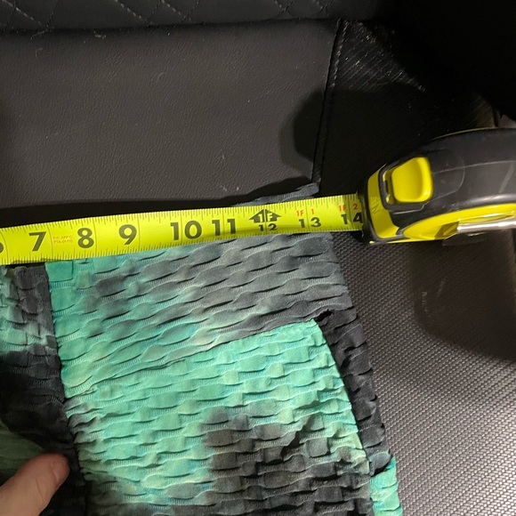 Woman’s yoga workout set TikTok shorts with matching top size L/XL green/black - Picture 6 of 6